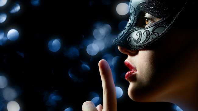 Обои картинки фото разное, маски, карнавальные, костюмы, жест
