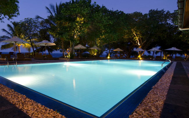 Обои картинки фото мальдивы, интерьер, бассейны, открытые, площадки, бассейн, курорт