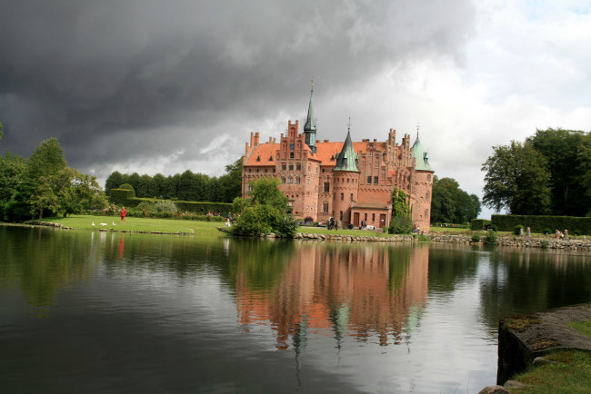 Обои картинки фото egeskov, castle, дания, города, дворцы, замки, крепости, замок