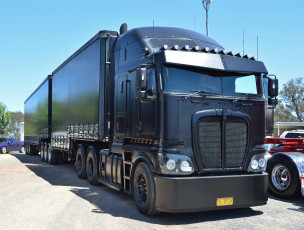 Картинка kenworth автомобили truck company грузовые автобусы сша колеса дорога скорость природа