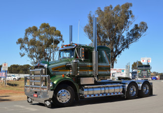 Картинка kenworth автомобили truck company грузовые автобусы сша колеса дорога скорость природа