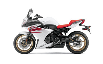 Картинка мотоциклы yamaha 2010 fz6r