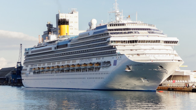 Обои картинки фото costa fascinosa, корабли, лайнеры, круиз, лайнер, причал, порт