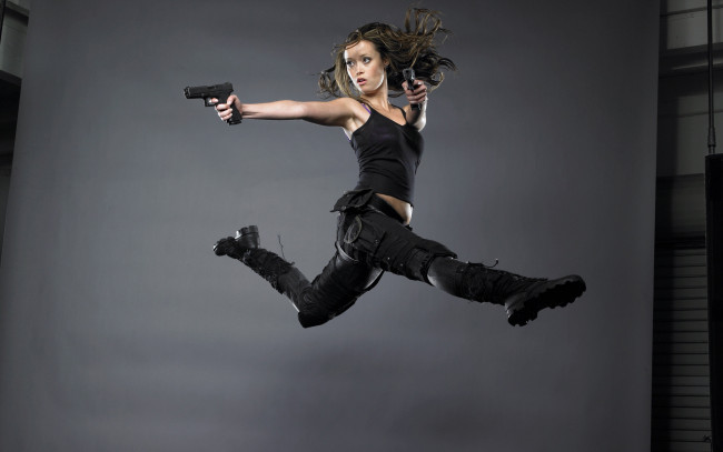 Обои картинки фото summer glau, кино фильмы, terminator,  the sarah connor chronicles, балерина, сан-антонио, актриса, сша, техас