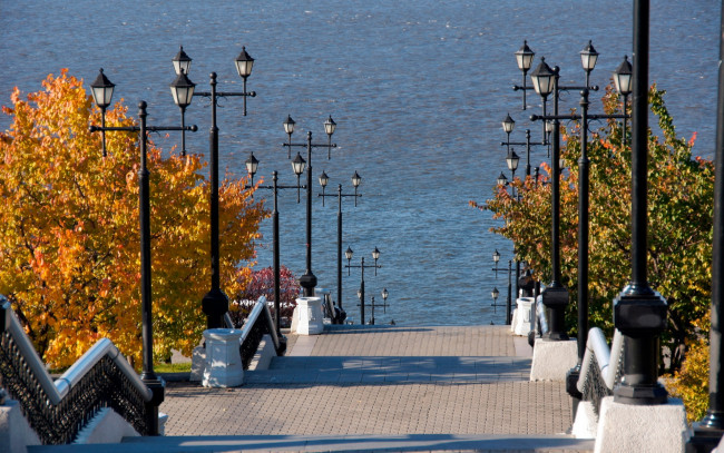 Обои картинки фото города, - улицы,  площади,  набережные, фонари, лестница, ступени, море, осень, деревья