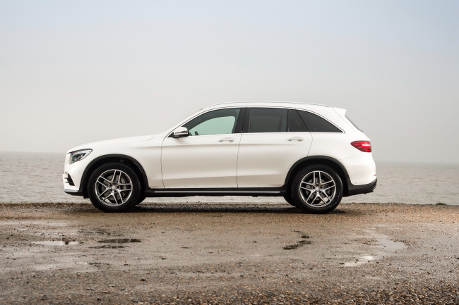 Обои картинки фото автомобили, mercedes-benz, line, 4matic, amg, glc, 250, d, 2015г, светлый, x253, uk-spec