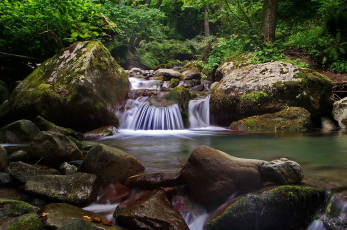 Картинка природа водопады поток камни