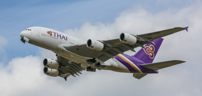 Обои картинки фото airbus a 380, авиация, пассажирские самолёты, авиалайнер