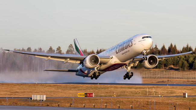 Обои картинки фото boeing 777-31h, er, авиация, пассажирские самолёты, авиалайнер