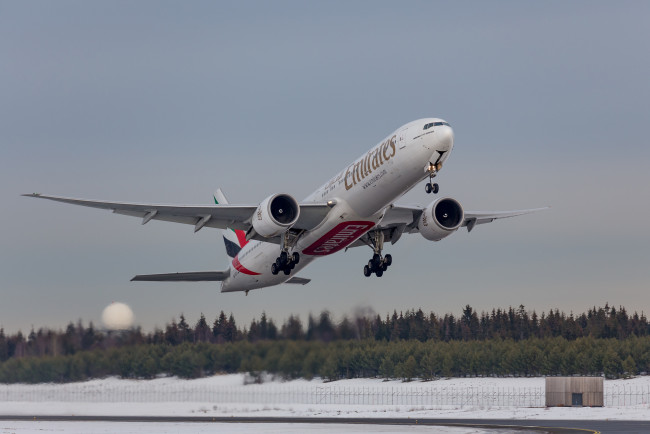 Обои картинки фото boeing 777-31h, er, авиация, пассажирские самолёты, авиалайнер