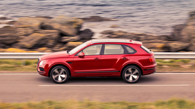 Обои картинки фото bentley bentayga v8 2018, автомобили, bentley, red, 2018, v8, bentayga