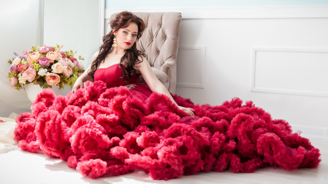 Обои картинки фото девушки, -unsort , брюнетки, темноволосые, красное, пышное, платье, красивая, девушка