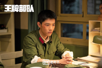 Картинка кино+фильмы ace+troops гу ие форма стол окно