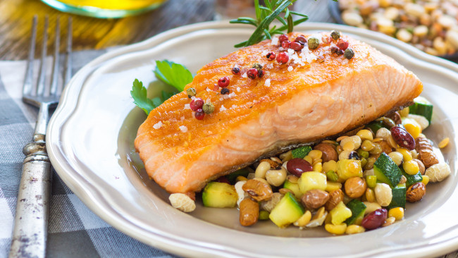 Обои картинки фото еда, рыбные блюда,  с морепродуктами, форель, гарнир