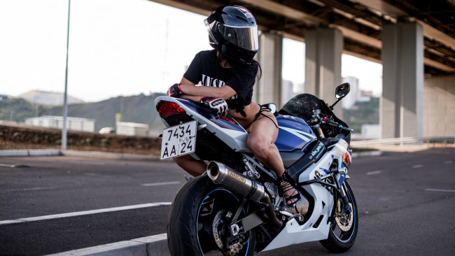 Обои картинки фото мотоциклы, мото с девушкой, красивая, девушка