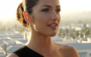 Картинка девушки minka+kelly шатенка лицо панорама