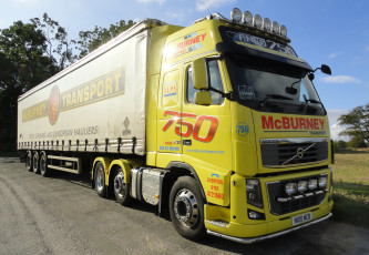 Картинка volvo автомобили volvo+trucks+ выставка улица aktiebolaget легковые швеция грузовые