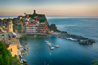 Картинка vernazza +cinque+terre +italy города амальфийское+и+лигурийское+побережье+ италия Чинкве-терре вернацца ligurian sea cinque terre italy бухта лигурийское море побережье пейзаж лодки здания