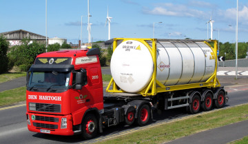 Картинка volvo автомобили volvo+trucks+ выставка улица грузовые швеция легковые aktiebolaget