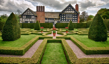 Картинка little+moreton+hall +cheshire +england города -+здания +дома Чешир литтл моретон холл cheshire england little moreton hall парк сад деревья кусты цветы усадьба англия