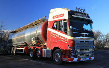 Картинка volvo автомобили volvo+trucks+ выставка улица грузовые швеция легковые aktiebolaget