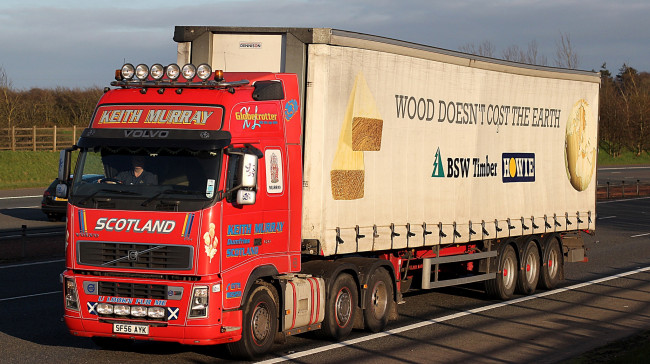 Обои картинки фото volvo, автомобили, volvo trucks , выставка, улица, грузовые, aktiebolaget, швеция, легковые