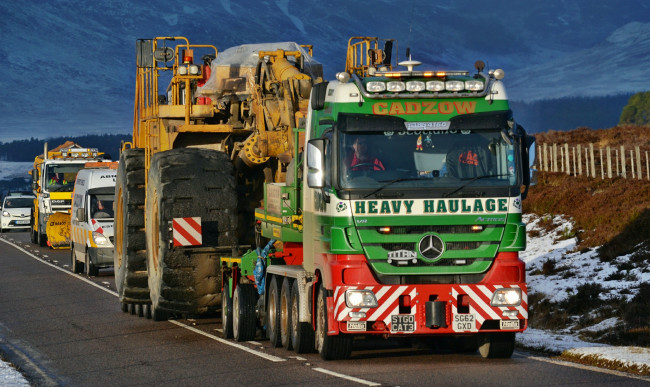 Обои картинки фото mercedes, автомобили, mercedes trucks, mercedes-benz, двигатели, автобусы, грузовики, германия, ag, подразделение, daimler, легковые