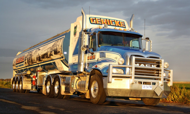 Обои картинки фото mack, автомобили