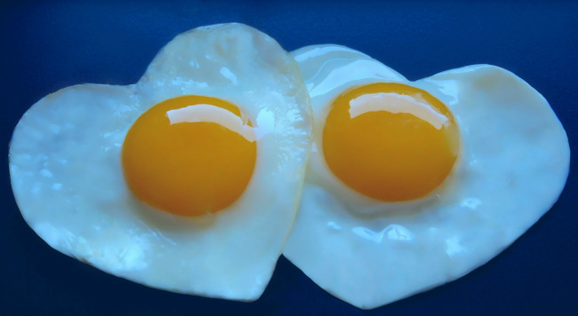 Обои картинки фото еда, Яичные блюда, глазунья, сердечки