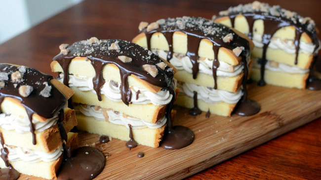 Обои картинки фото еда, пирожные,  кексы,  печенье, глазурь, шоколадная