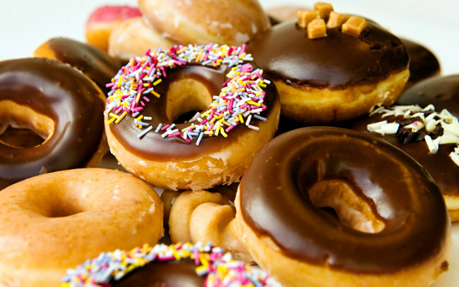 Обои картинки фото еда, хлеб,  выпечка, пончики