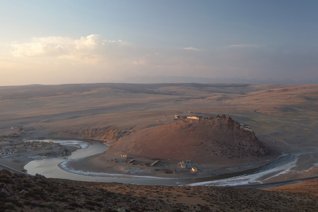 Обои картинки фото тибет,  монастырь Чиу, природа, реки, озера, долина, монастырь, река, горы, паломничество