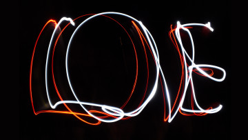 Картинка праздничные день+святого+валентина +сердечки +любовь день всех влюбленных темнота светографика чернота love праздники линии черный фон свет святого валентина любовь надпись светящиеся темный слово буквы графика