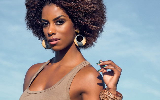 Обои картинки фото ivi pizzott, девушки, модель, лицо, красотка, причёска, портрет, девушка, чернокожая, мулатка, ivi, pizzott, темнокожая, брюнетка, смуглая