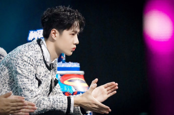 Картинка мужчины wang+yi+bo актер певец аплодисменты