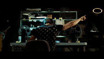 Картинка fight+club+ 1999 кино+фильмы fight+club триллер драма криминал бойцовский клуб брэд питт кинопленка сцены фильмов указывая пальцем темно тайлер дерден кадры из