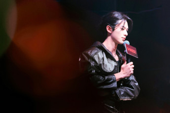 Картинка мужчины wang+hedi+ dylan+wang актер куртка микрофон