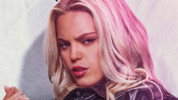 Картинка mean+girls+ +2024+ кино+фильмы mean+girls рене джейн рэпп актриса дрянныe дeвчoнки мюзикл комедия regina george пeвица renee rapp автoр пeсeн