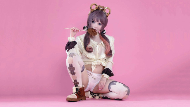 Обои картинки фото rainbow satanica, девушки, девушка, женщина, разноцветная, сексуальная, модель, звезда, позирует, разная, обувь, верхняя, стильная, одежда, нижнее, эротическое, бельё, трусы, лифчик, аксессуары, макияж, колготки, чулки, и, множество, элементов, на, фотографии