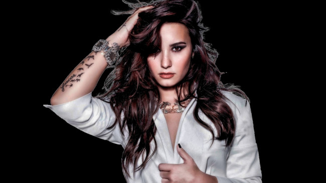 Обои картинки фото девушки, demi lovato, украшения, тату