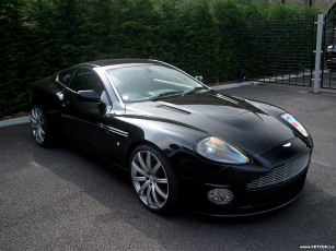 Картинка автомобили выставки уличные фото