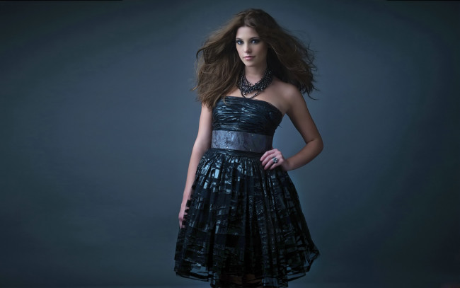 Обои картинки фото Ashley Greene, девушки, , , платье, пояс, бусы