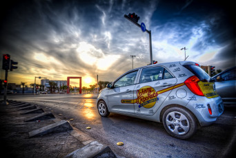 Картинка автомобили выставки+и+уличные+фото авто закат тучи дорога