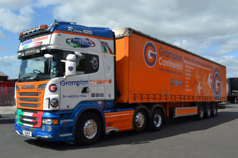 обоя scania r620, автомобили, scania , выставка, улица, scania, грузовые, швеция, ab, судовые, дизельные, двигатели, автобусы