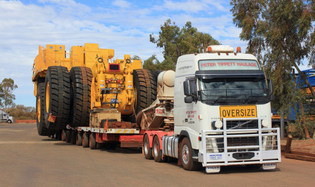 Обои картинки фото volvo, автомобили, volvo trucks , выставка, улица, aktiebolaget, легковые, швеция, грузовые