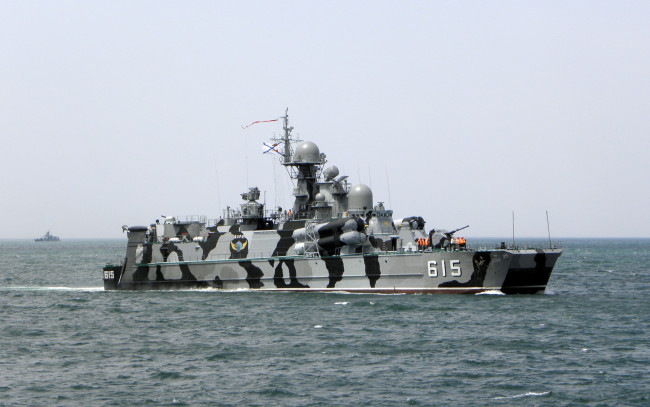 Обои картинки фото ракетный корабль на воздушной подушке 