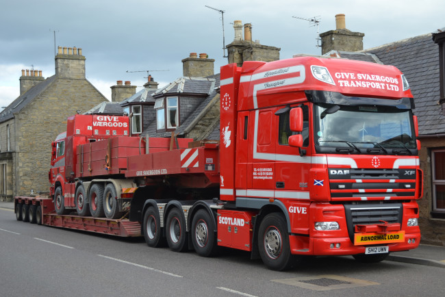 Обои картинки фото daf xf 105, автомобили, daf , выставка, улица, daf, нидерланды, тягачи, седельные, шасси, nv, trucks, автобусы