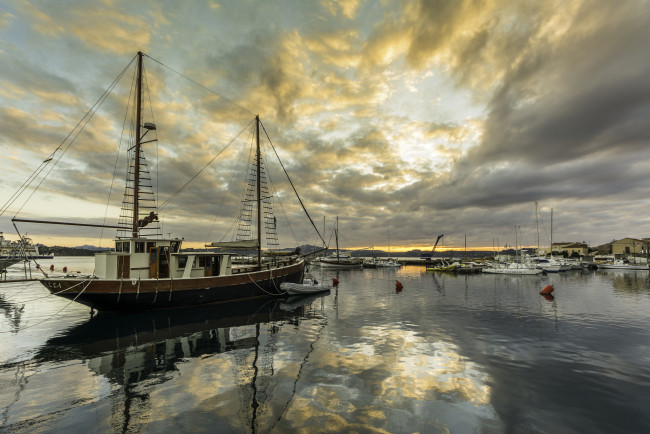 Обои картинки фото корабли, порты ,  причалы, парусник, яхты, бухта