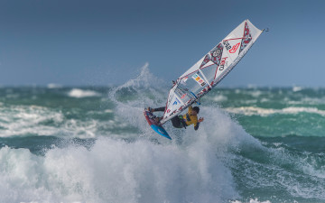 Картинка спорт серфинг волны море парус брызги доска виндсёрфинг