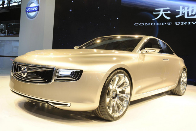 Обои картинки фото volvo concept universe, автомобили, выставки и уличные фото, выставка, кофе, с, молоком, бежевый, universe, автосалон, concept, volvo